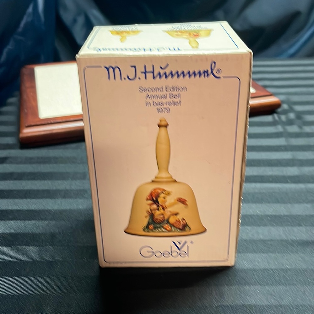 M.J. Hummel 1979 Second Edition Annual Bell
